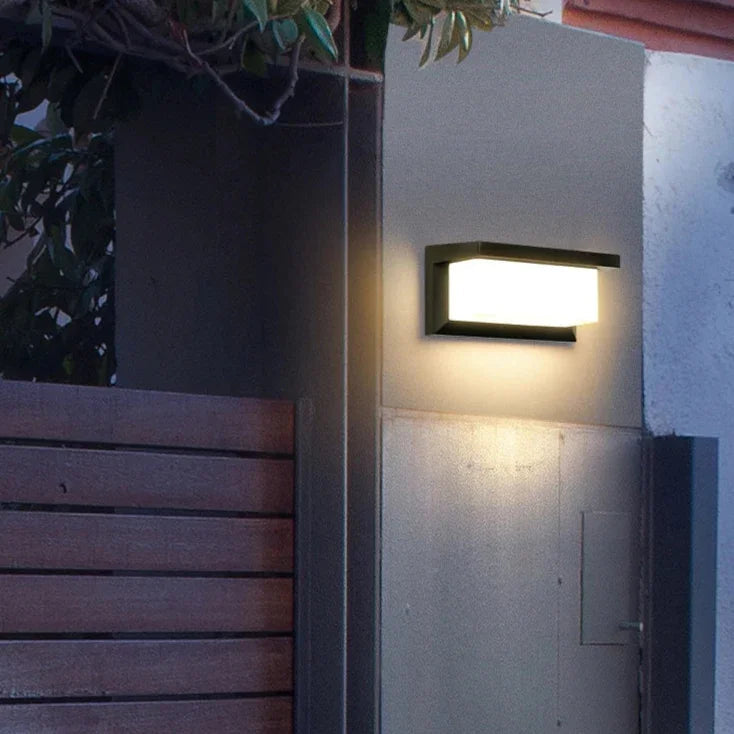 Albessa Smart LED Wall Lamp