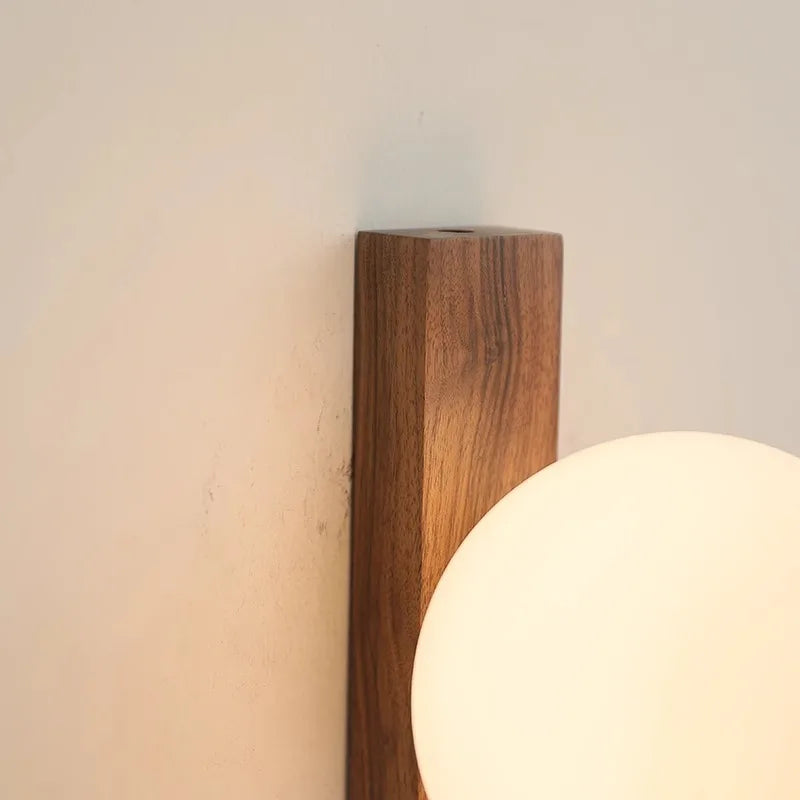Alvosa Wall Lamp