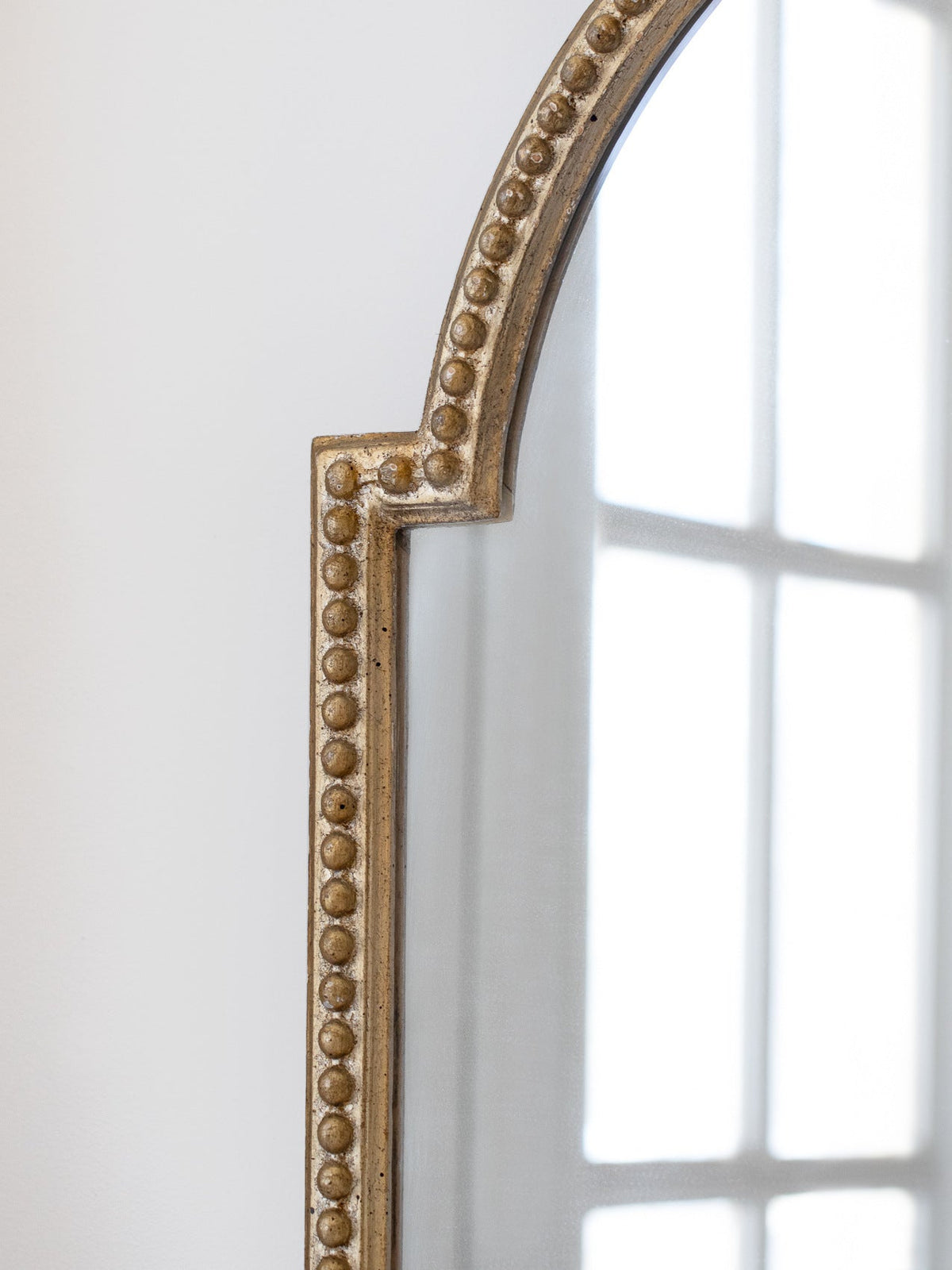 Arched Elegant Wall Mirror | Thrascher