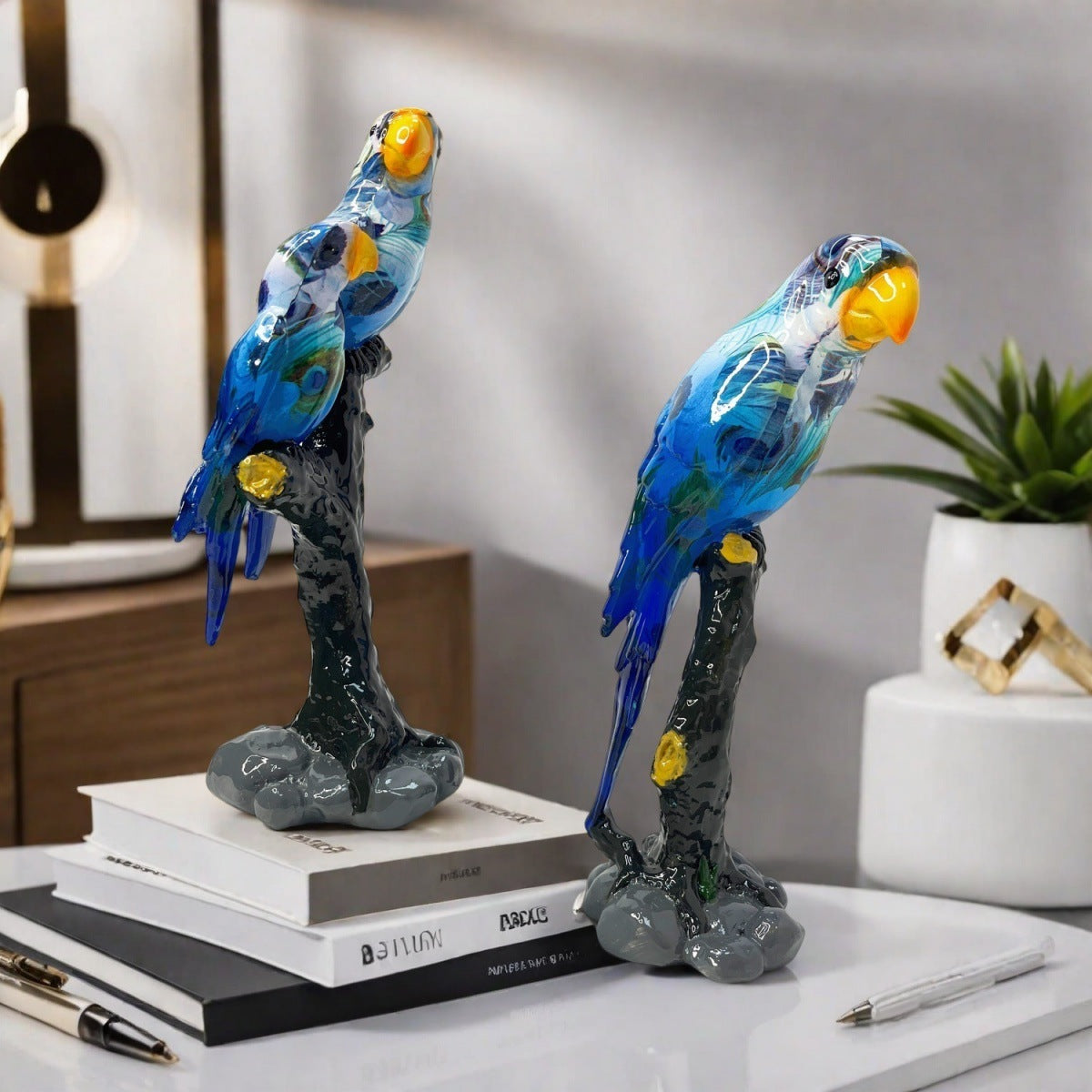 Artful Parrot Sculpture | Thrascher
