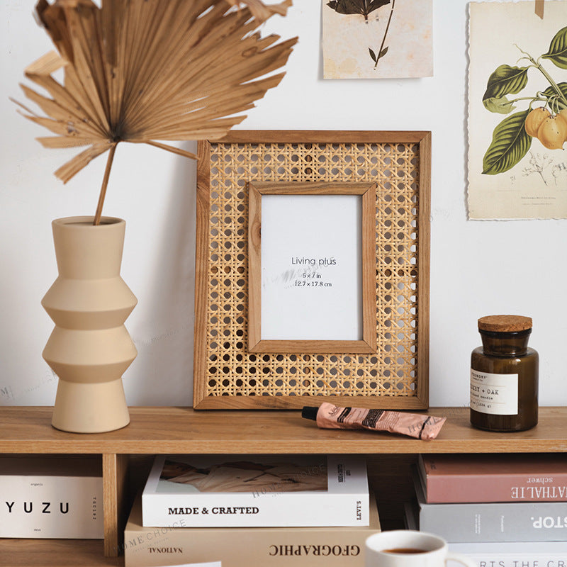 Artful Picture Frame with Fine Rattan Pattern | Thrascher
