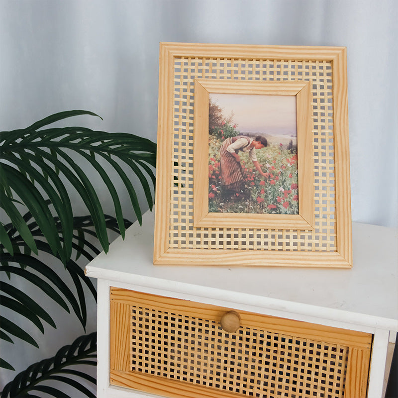 Artful Picture Frame with Fine Rattan Pattern | Thrascher