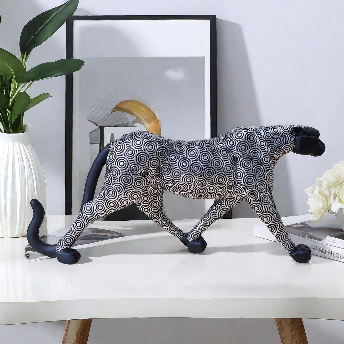 Artistic Decorative Wildcat Sculpture | Thrascher