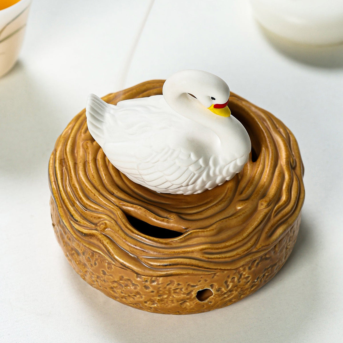 Artistic Swan Figurine | Thrascher