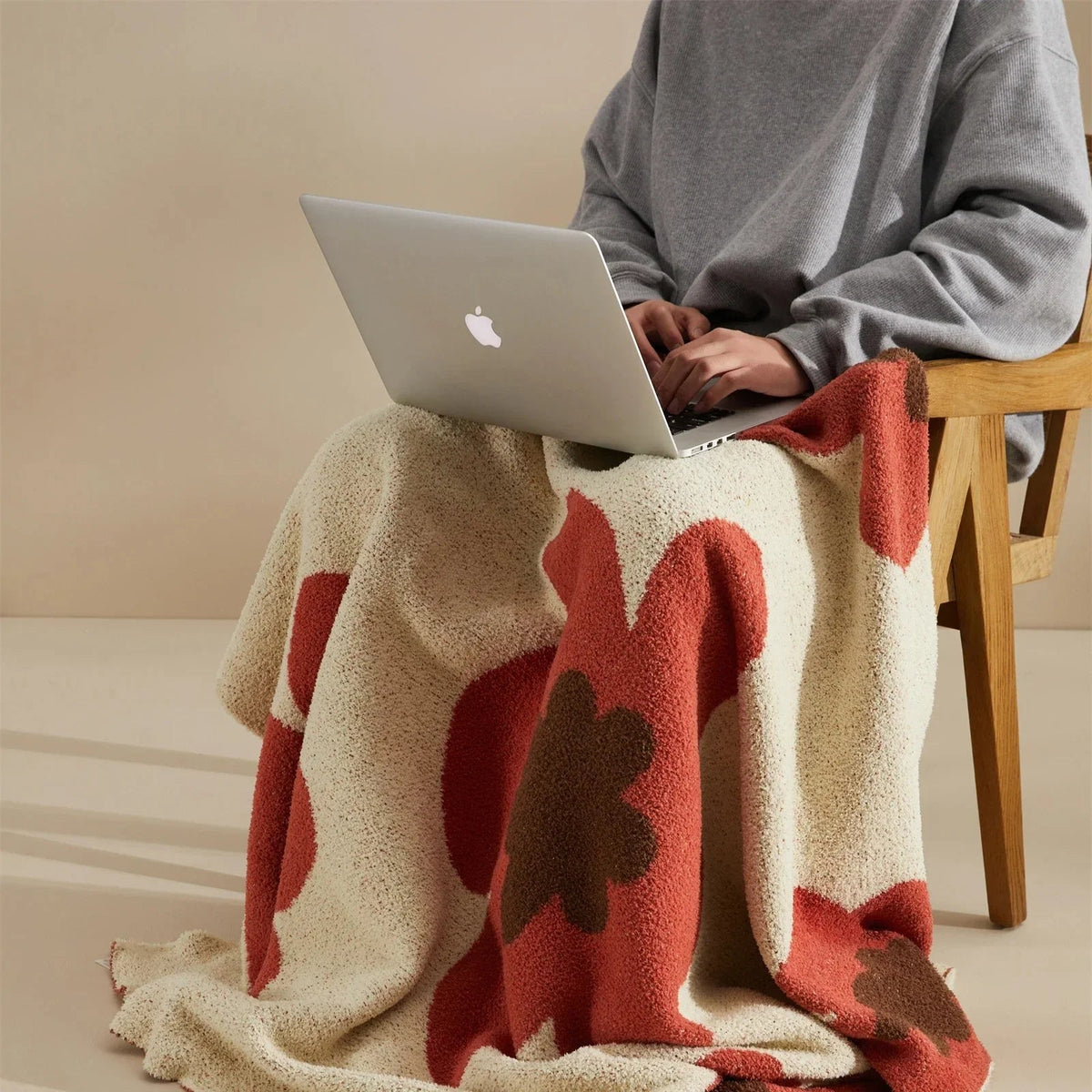 Calnova Throw Blanket
