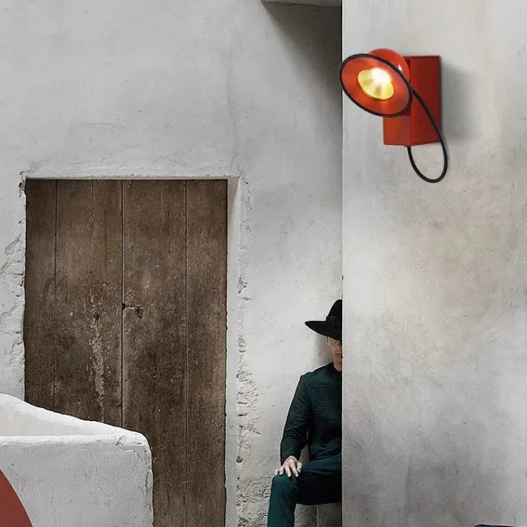 Clyndvia Compact Magnetic Wall Lamp