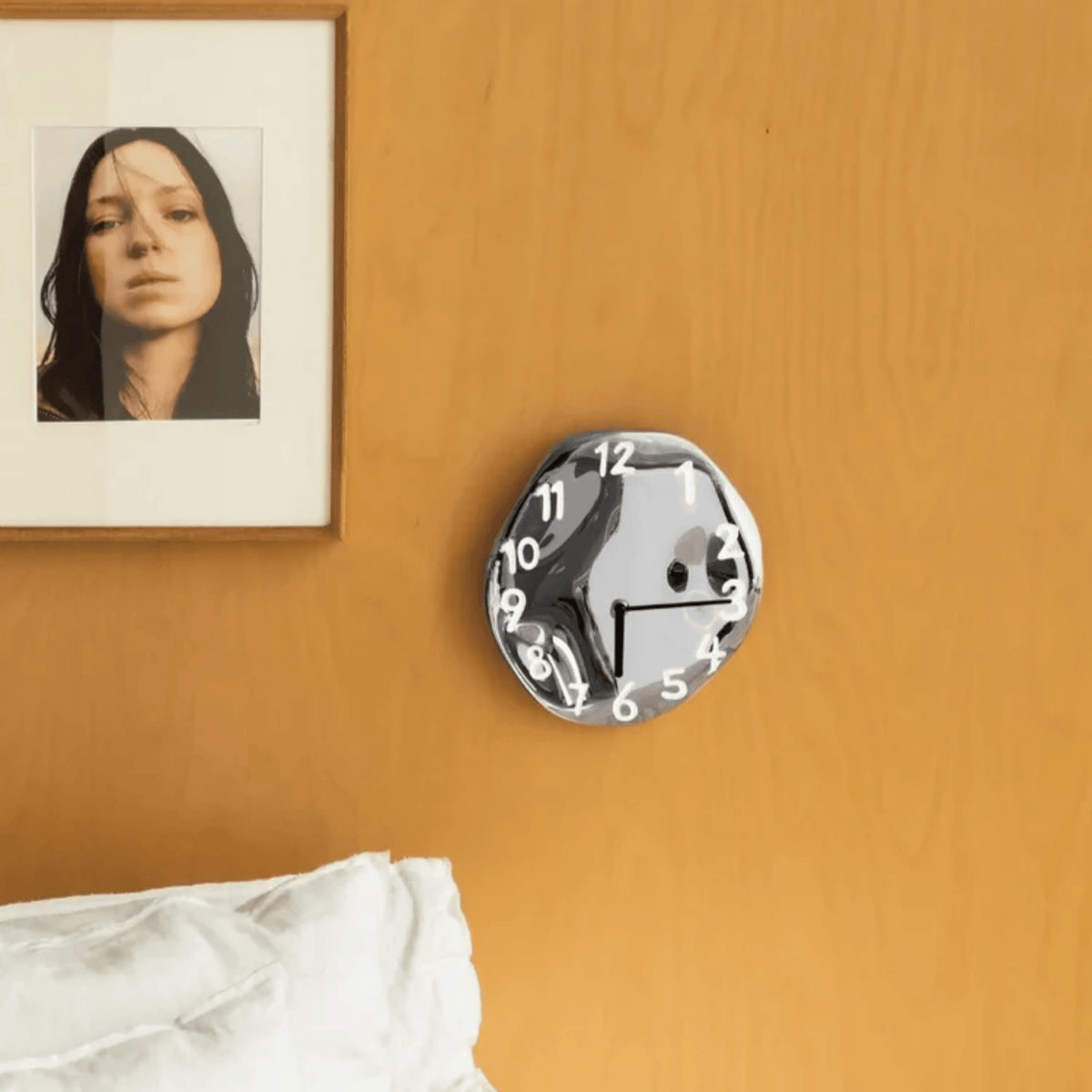 Clystynta Wall Clock