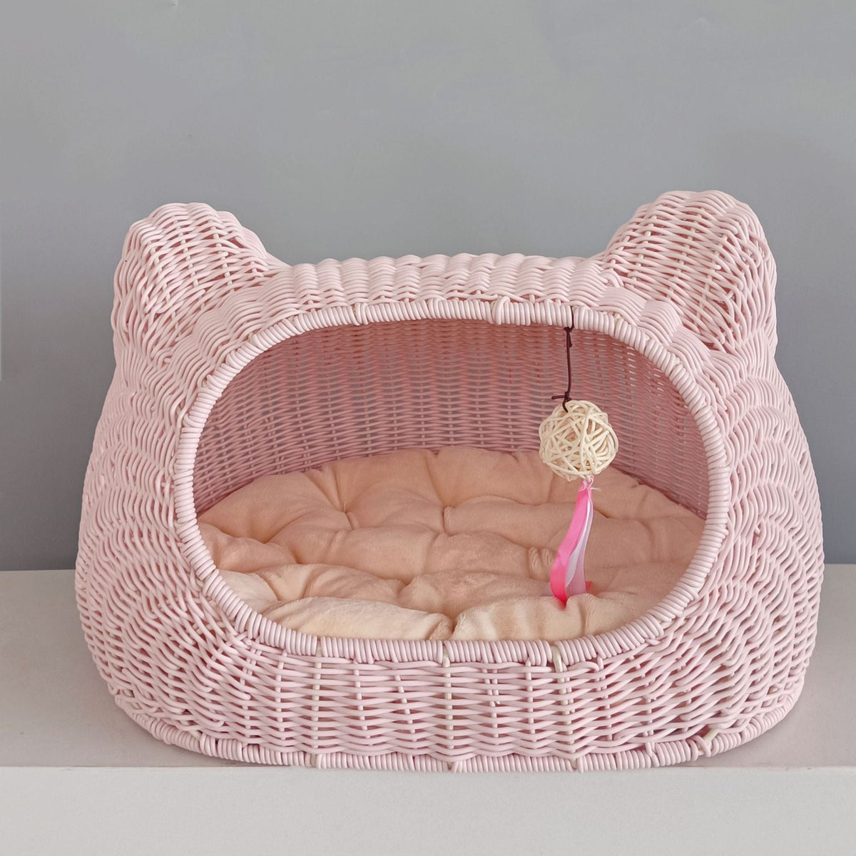 Cozy Cat Basket with Ear Design | Thrascher