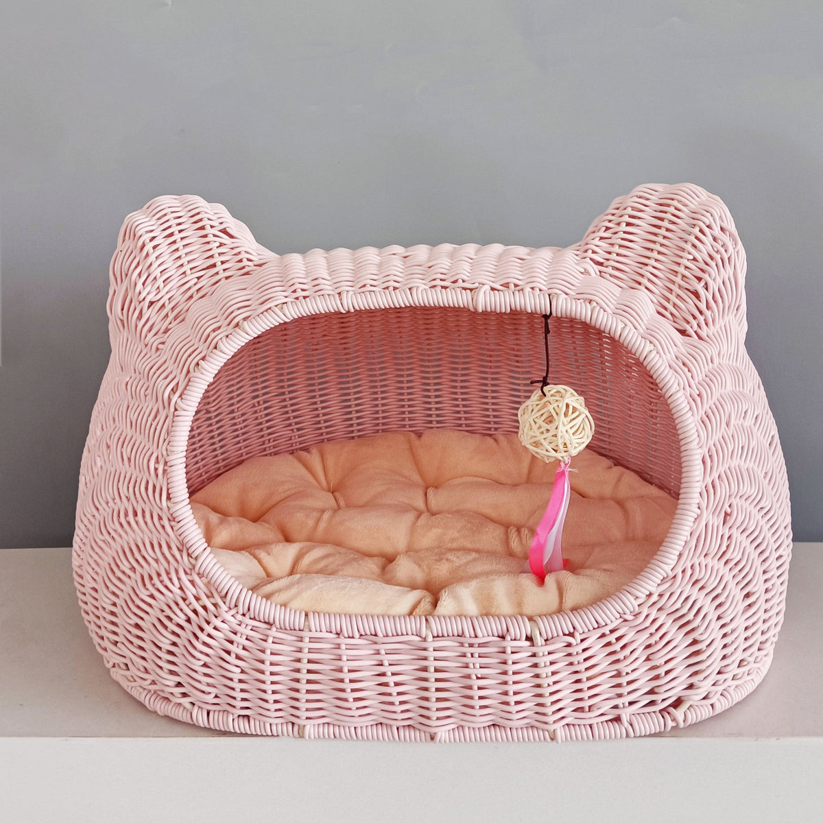 Cozy Cat Basket with Ear Design | Thrascher