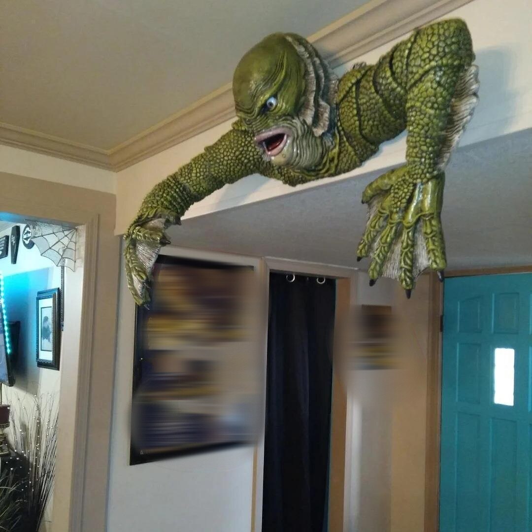 Creature from the Black Lagoon Lizardman Garden Statue, 26 × 20 × 8 cm, view 4