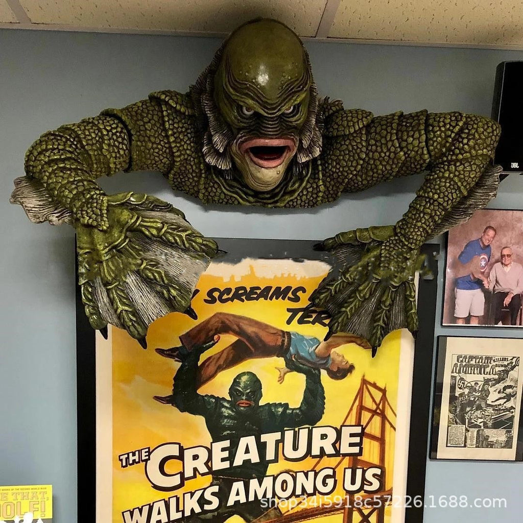 Creature from the Black Lagoon Lizardman Garden Statue, 26 × 20 × 8 cm