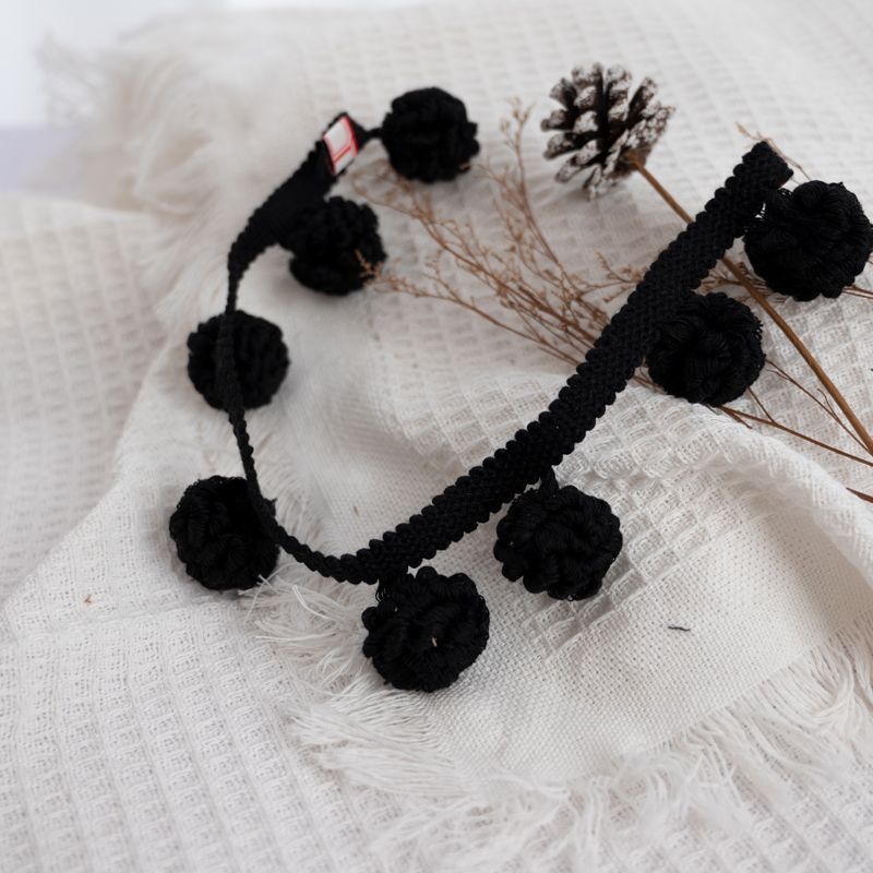 Decorative Border with Pompons | Thrascher