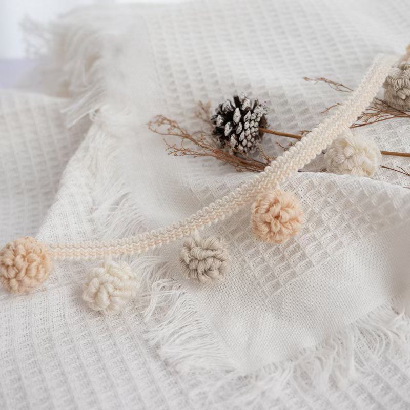 Decorative Border with Pompons | Thrascher