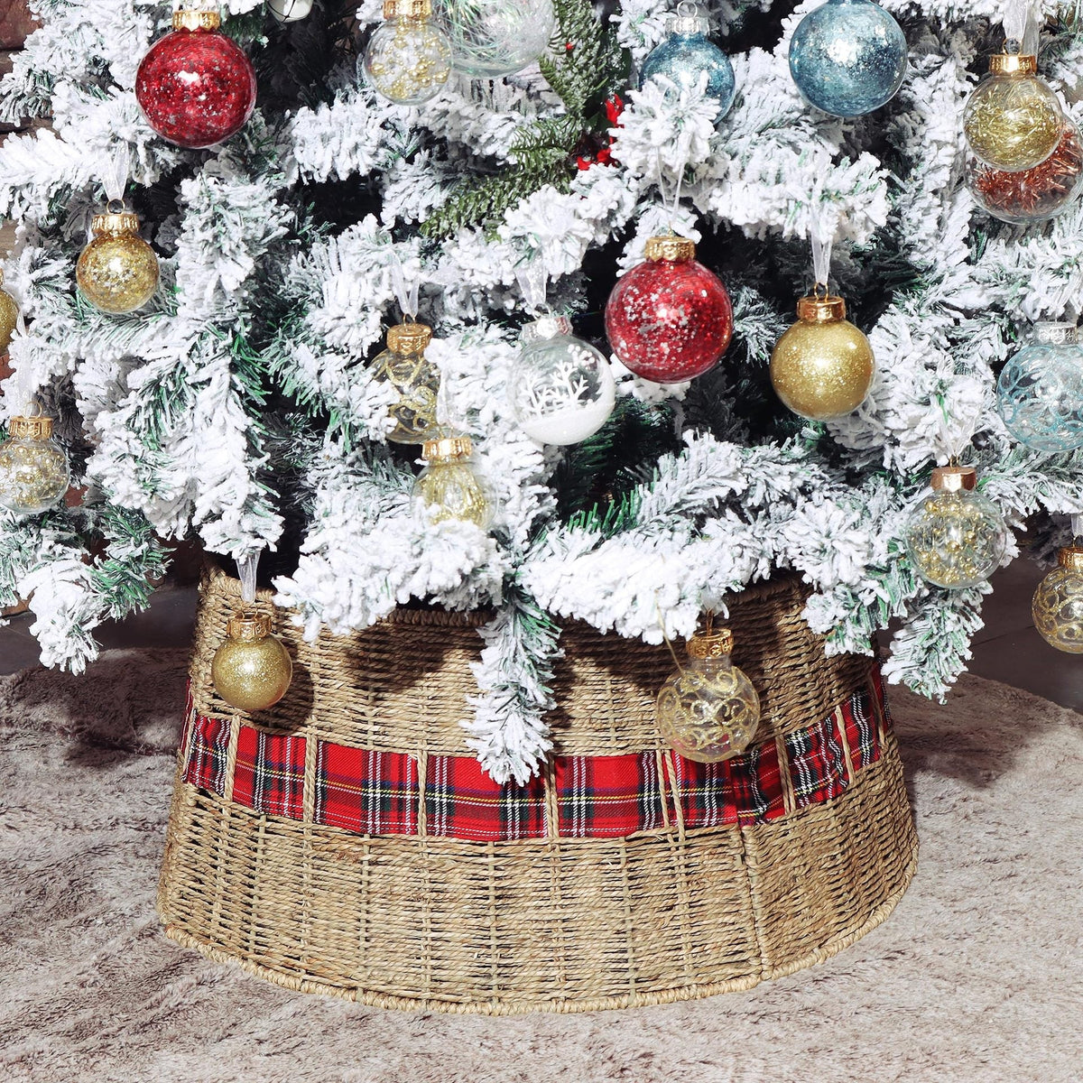 Decorative Christmas Tree Stand made of Wicker | Thrascher
