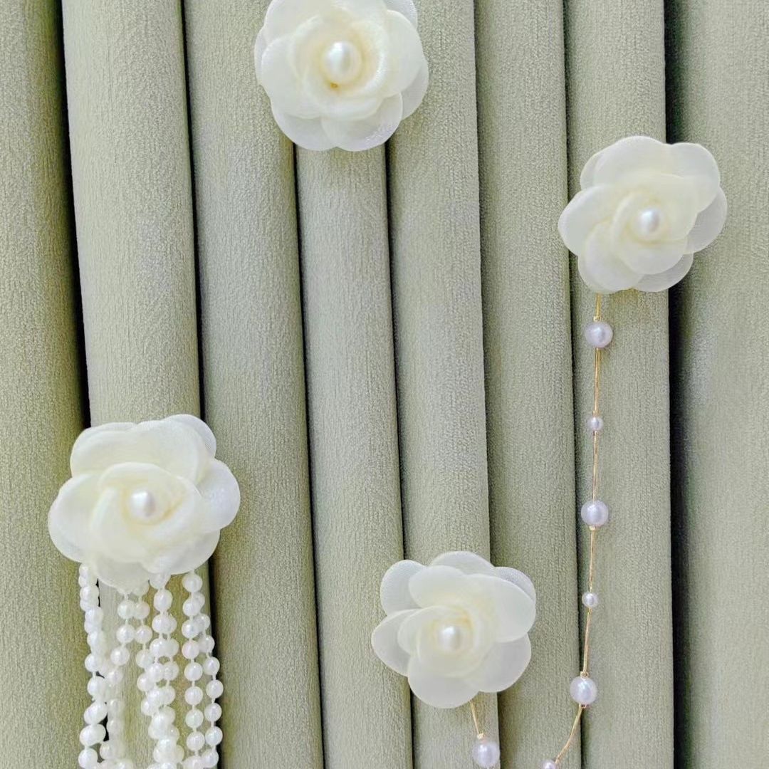 Decorative Curtain Clip with Flower Design | Thrascher