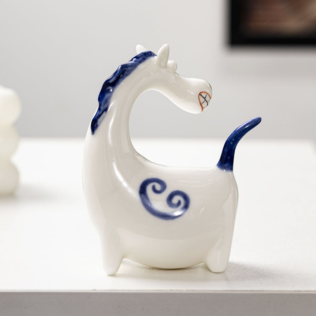Decorative Figure Red White | Thrascher