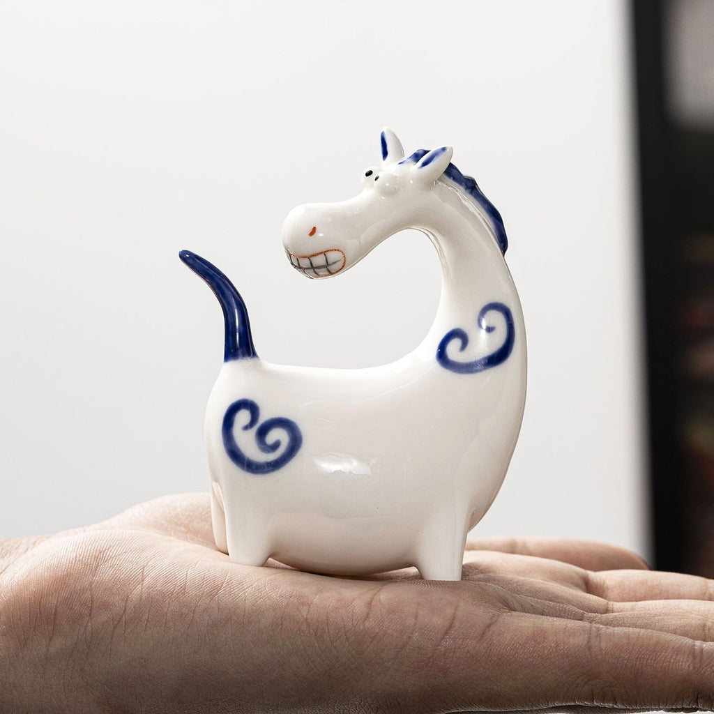 Decorative Figure Red White | Thrascher