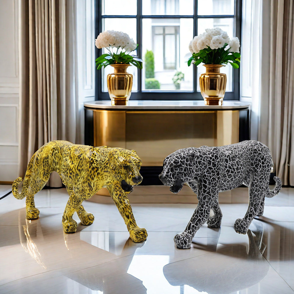 Decorative Leopard Figure made of Resin | Thrascher
