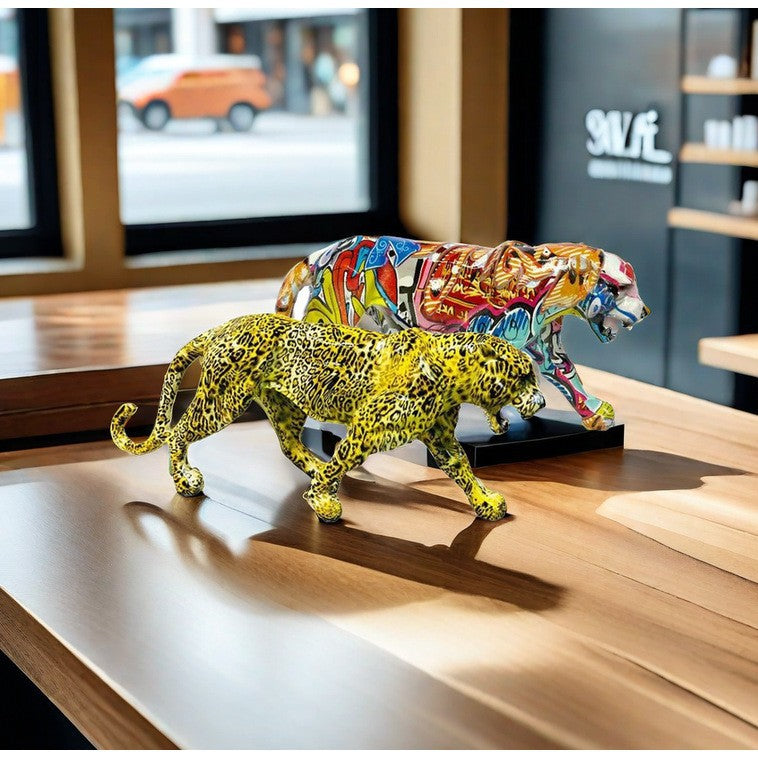 Decorative Leopard Figure made of Resin | Thrascher