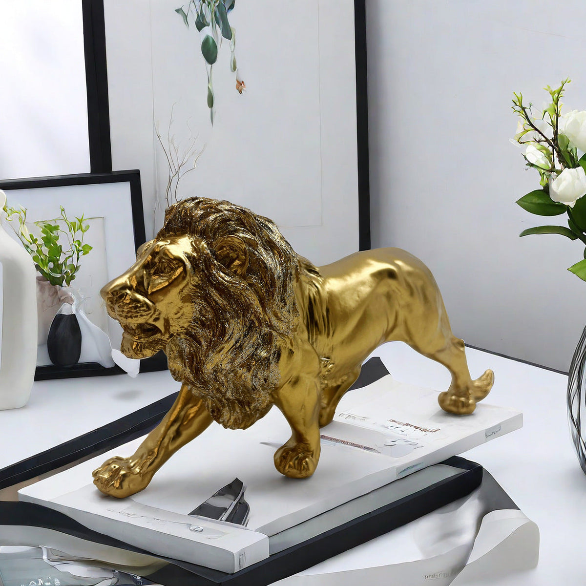 Decorative Lion Statue in Modern Style | Thrascher