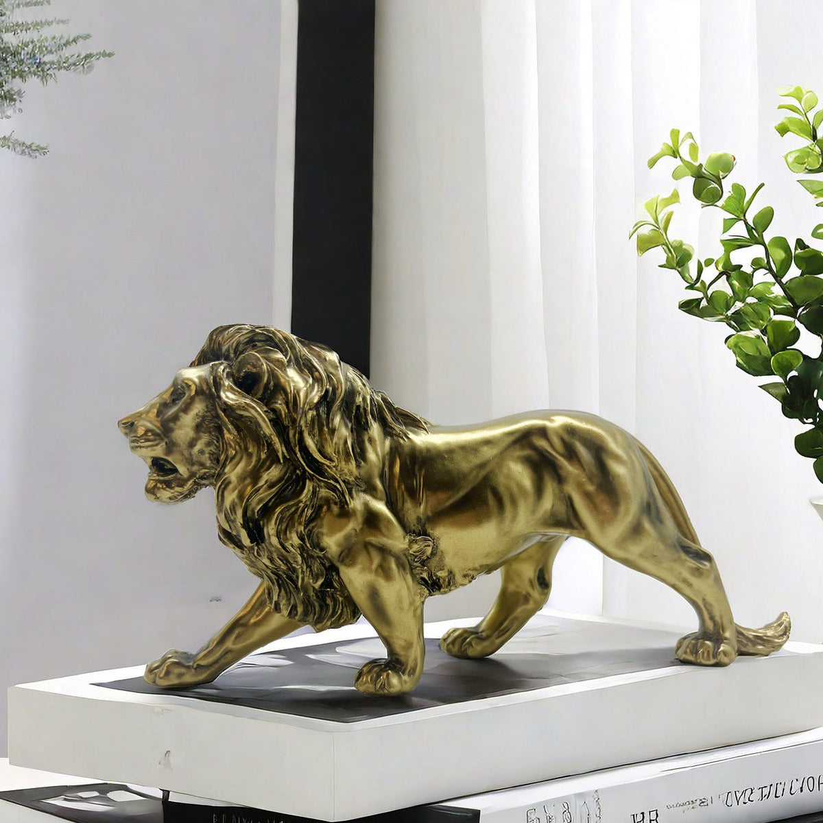 Decorative Lion Statue in Modern Style | Thrascher