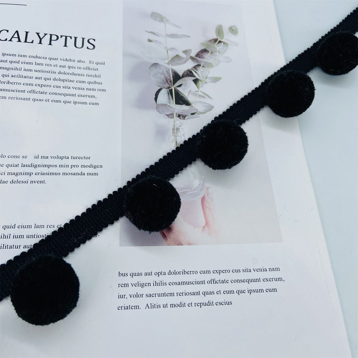 Decorative Pompon Trim Black-White | Thrascher