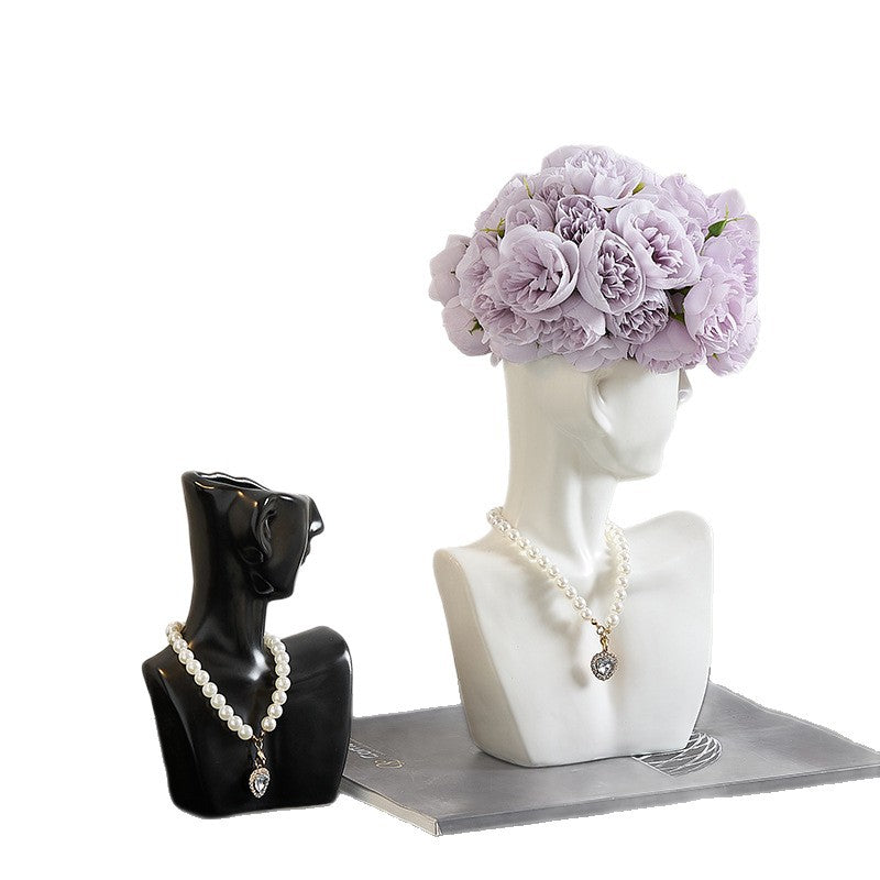 Decorative Sculpture White Black | Thrascher