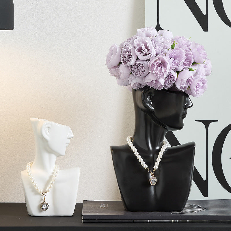 Decorative Sculpture White Black | Thrascher