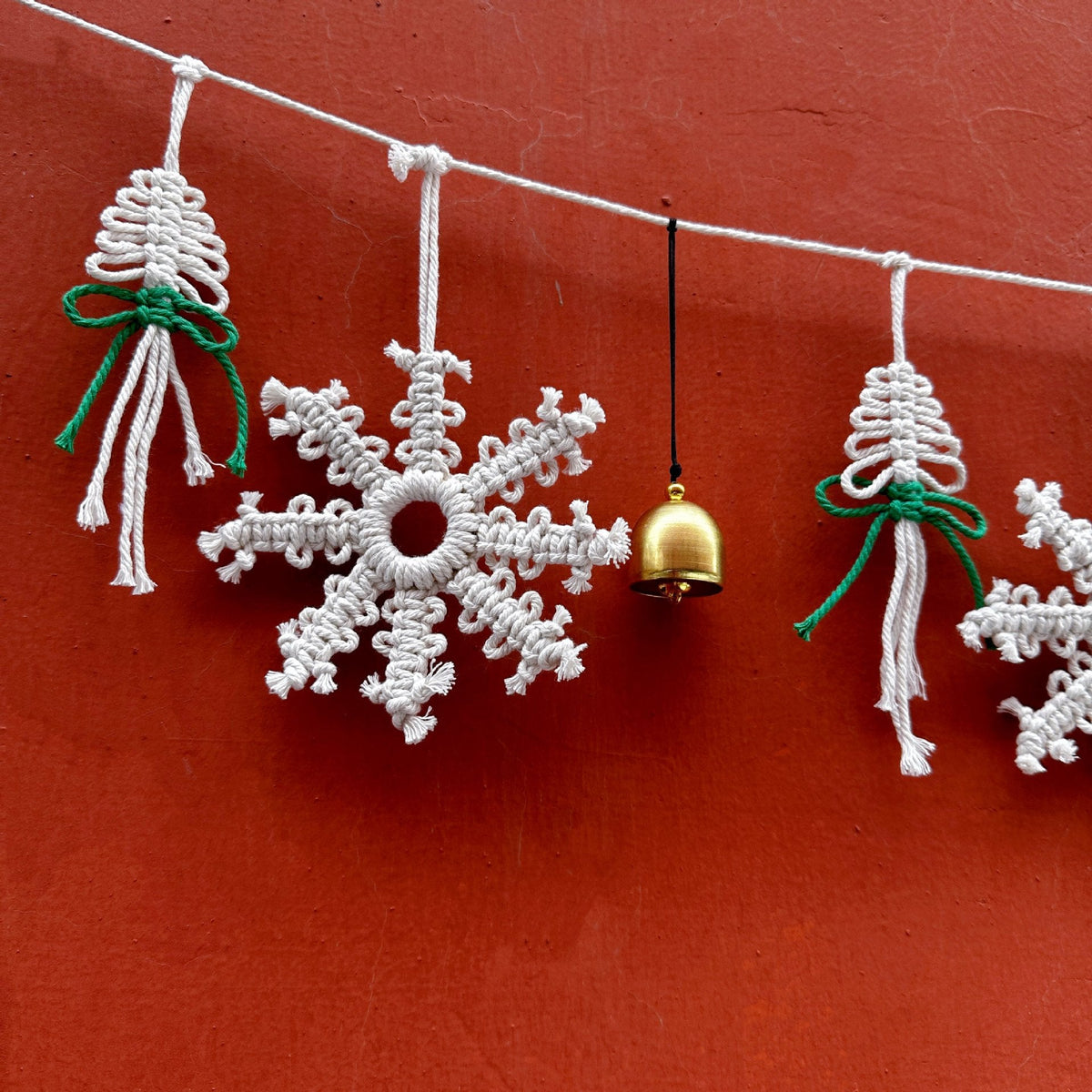 Decorative Snowflake Garland | Thrascher