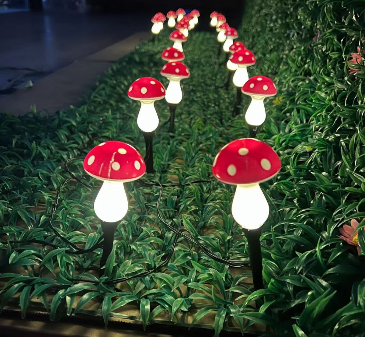 Decorative Solar Mushroom Garden Stake Lights | Thrascher