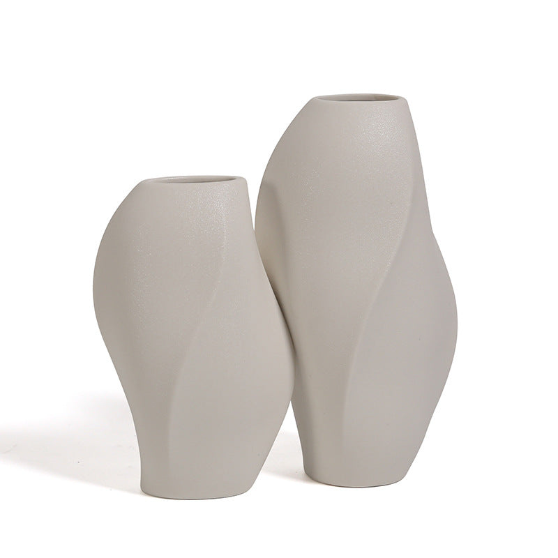 Elegant and Contemporary Ceramic Vase | Thrascher