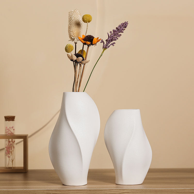 Elegant and Contemporary Ceramic Vase | Thrascher
