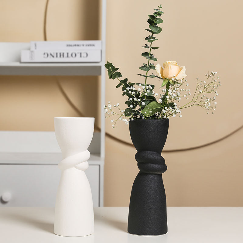 Elegant and Contemporary Ceramic Vase | Thrascher
