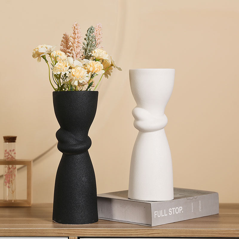 Elegant and Contemporary Ceramic Vase | Thrascher