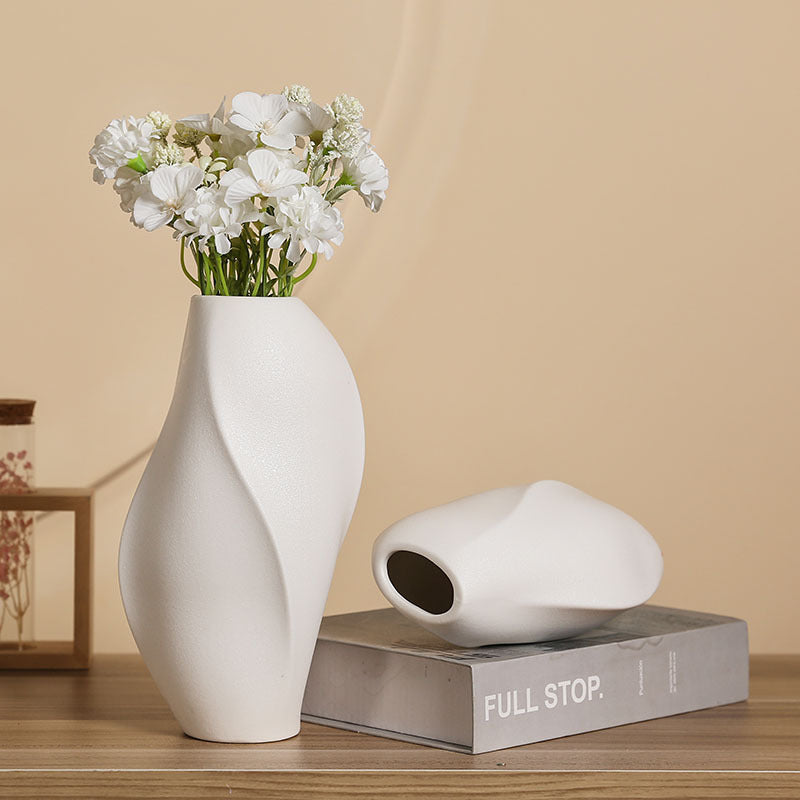 Elegant and Contemporary Ceramic Vase | Thrascher