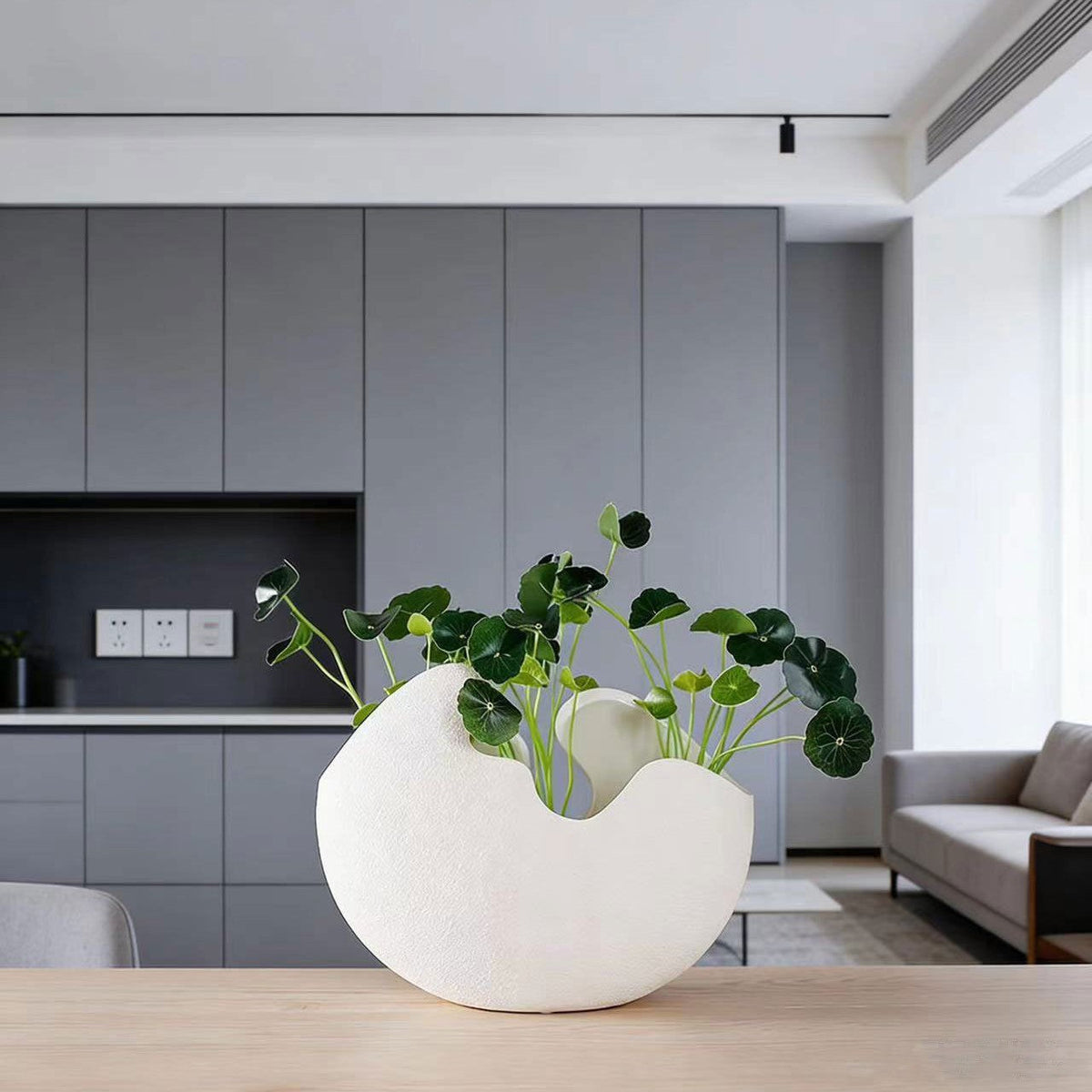 Elegant and Modern Ceramic Vase Model Xksm | Thrascher