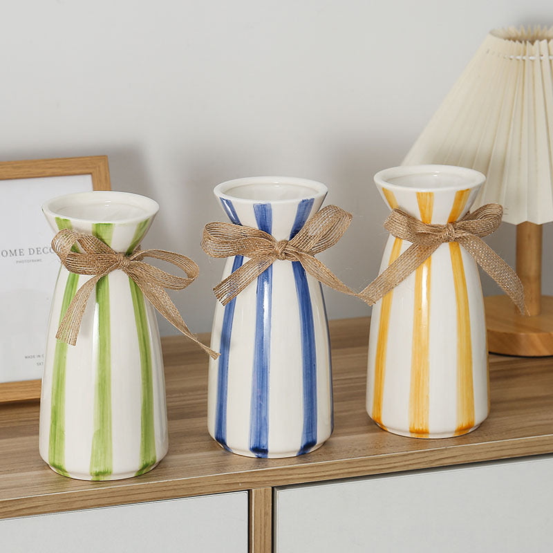 Elegant Ceramic Vase in Vintage Style | Thrascher