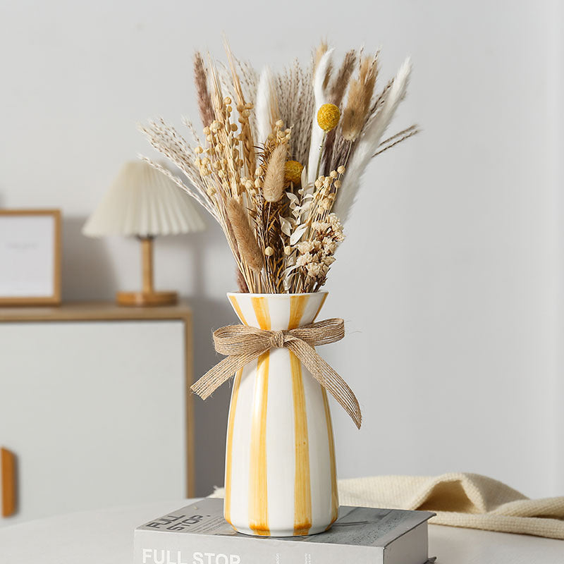 Elegant Ceramic Vase in Vintage Style | Thrascher