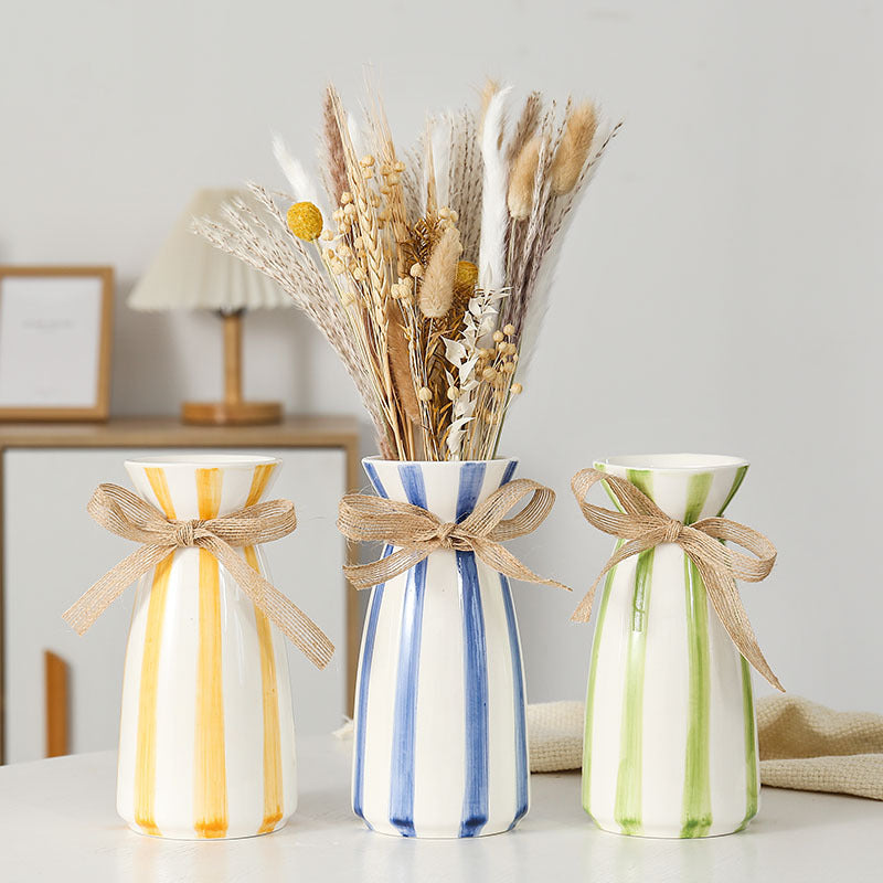 Elegant Ceramic Vase in Vintage Style | Thrascher