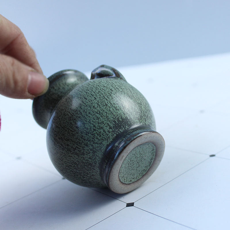 Elegant Ceramic Vase with Artistic Design | Thrascher