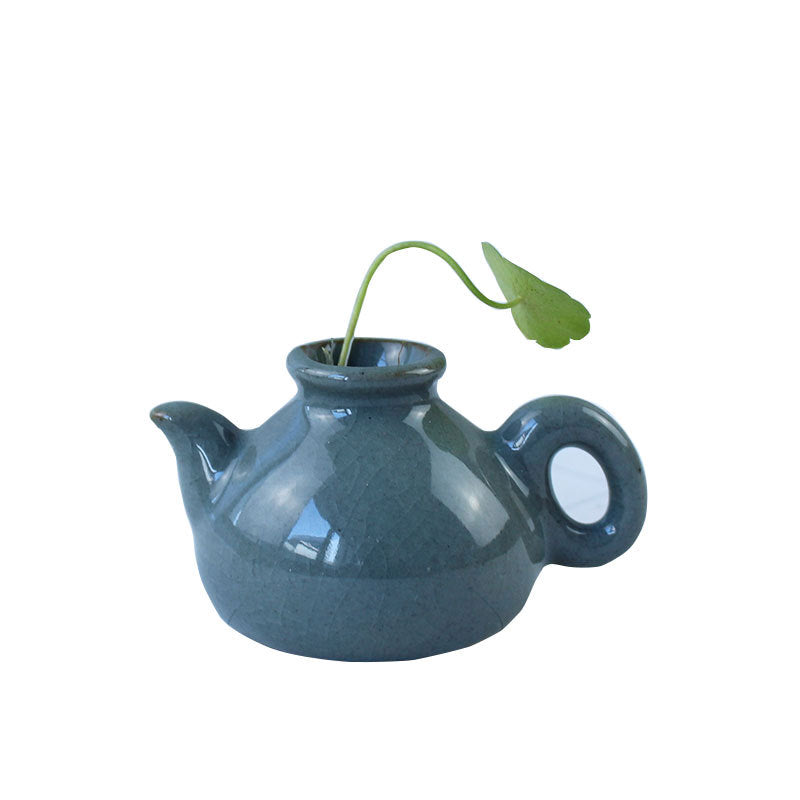Elegant Ceramic Vase with Artistic Design | Thrascher