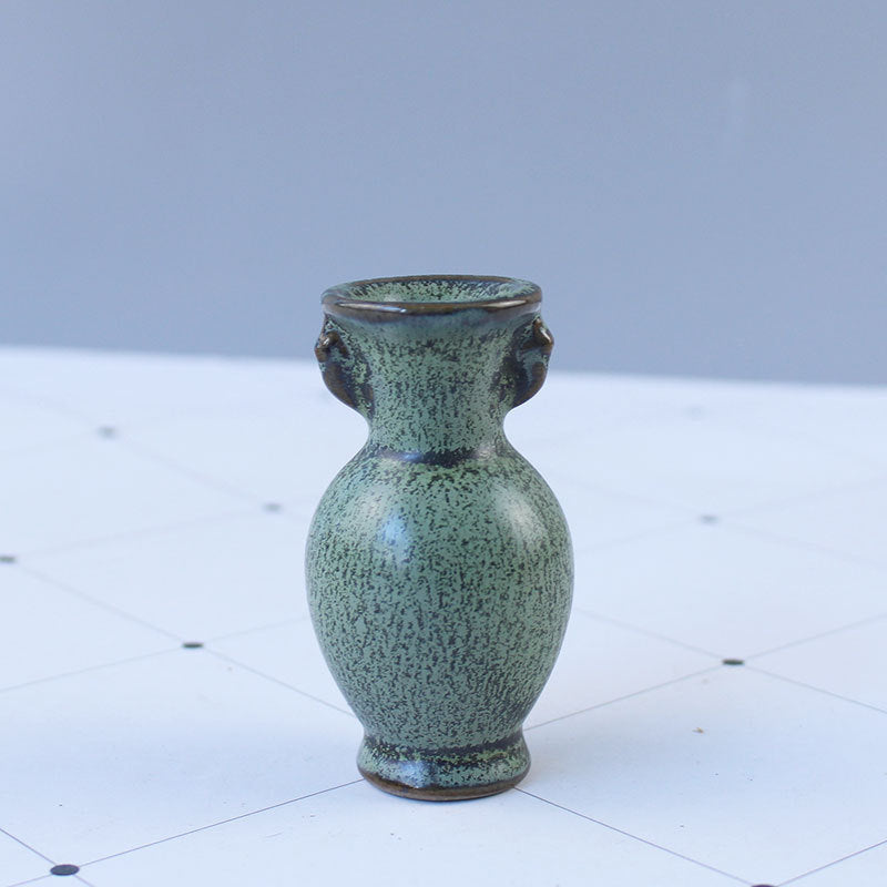 Elegant Ceramic Vase with Artistic Design | Thrascher