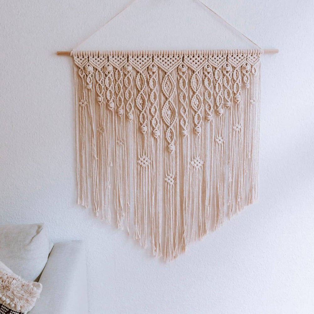 Elegant Macrame Wall Hanging with Artistic Design | Thrascher