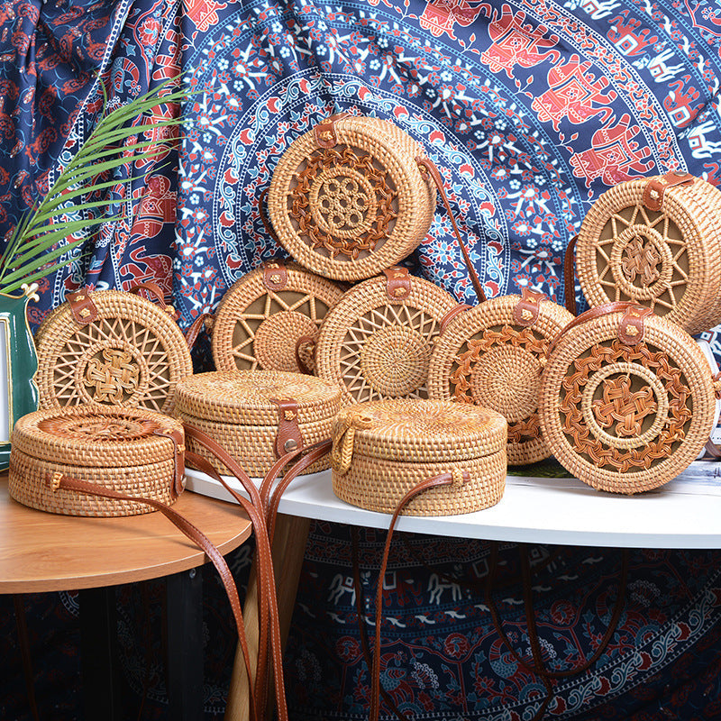 Elegant Round Handbag made of Woven Rattan | Thrascher
