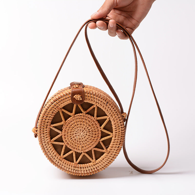 Elegant Round Handbag made of Woven Rattan | Thrascher