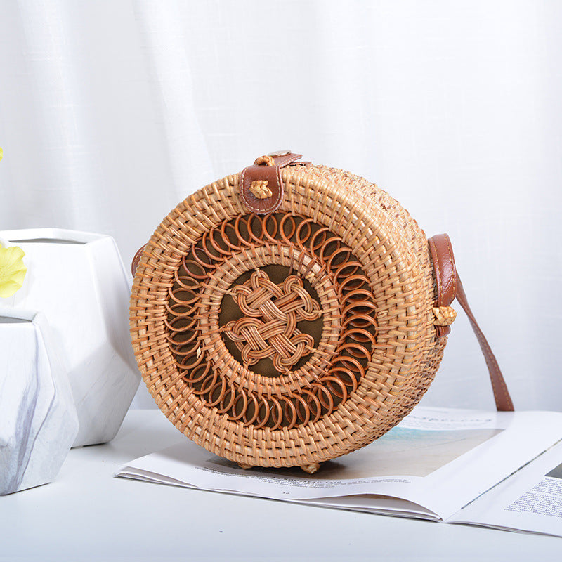 Elegant Round Handbag made of Woven Rattan | Thrascher
