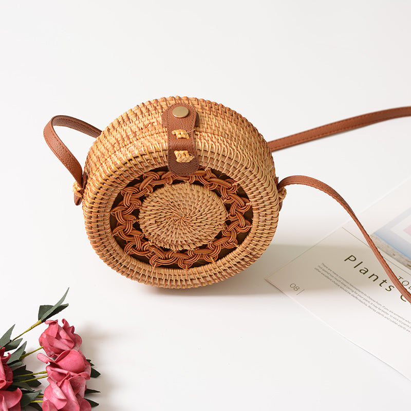 Elegant Round Handbag made of Woven Rattan | Thrascher