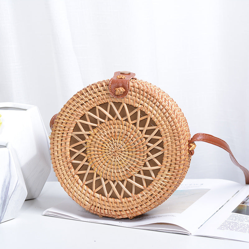 Elegant Round Handbag made of Woven Rattan | Thrascher