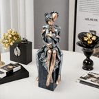 Elegant Sculpture of a Romantic Couple | Thrascher