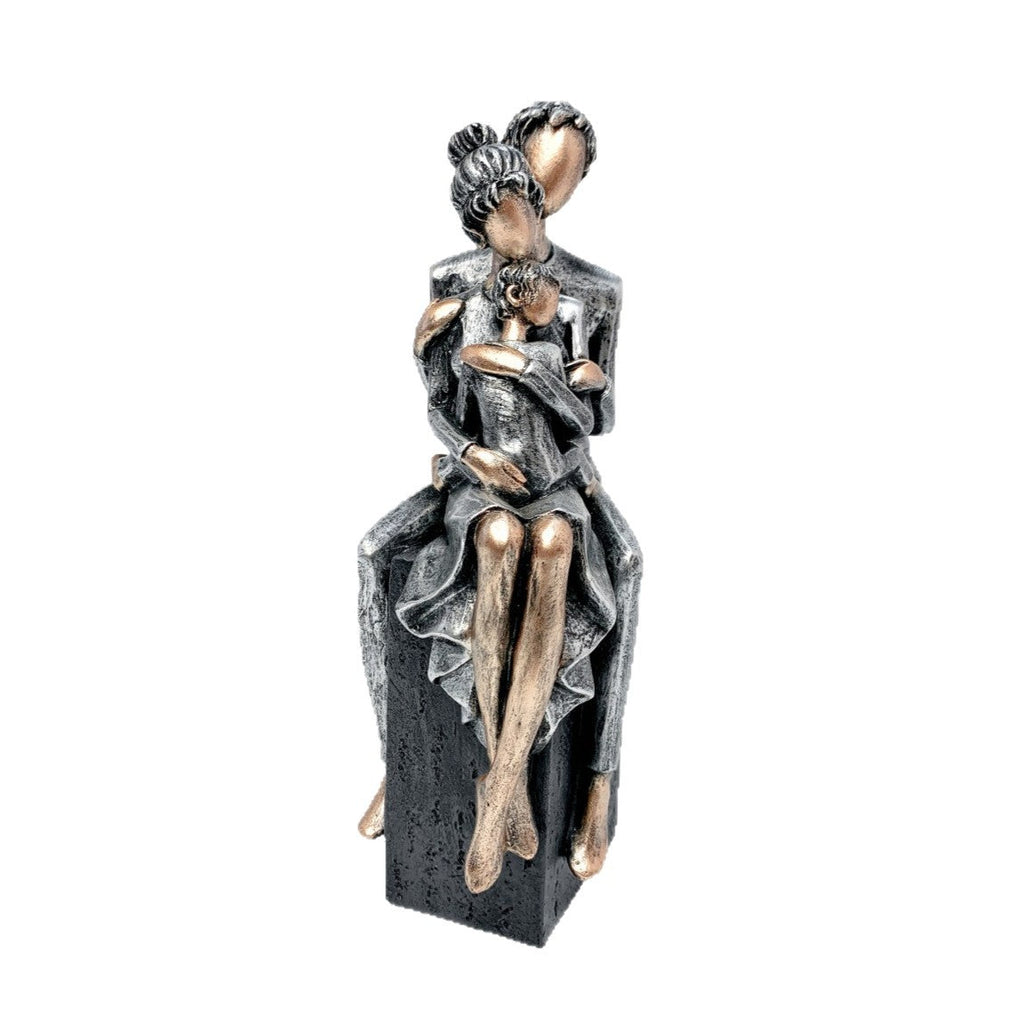 Elegant Sculpture of a Romantic Couple | Thrascher